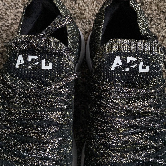 APL Techloom Wave Metallic Sneakers, like new - Picture 3 of 10